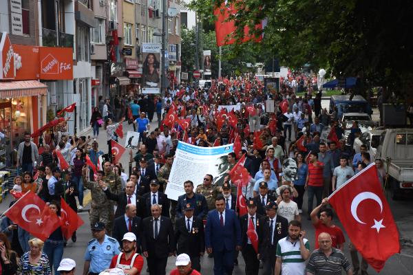 Beşiktaş’ta Fener Alayı Coşkusu