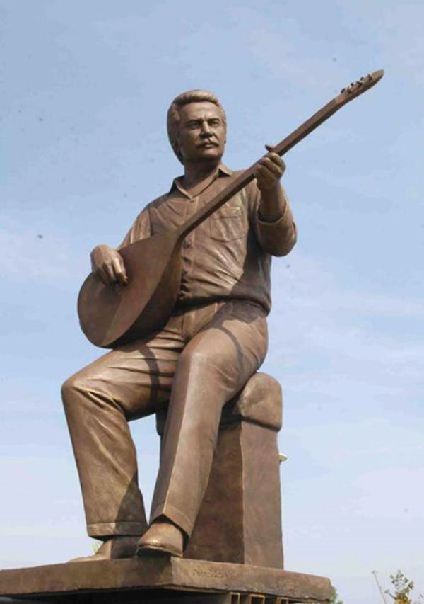 Orhan Gencebay Heykelinin Kaidesi 5 Yıldır Boş Duruyor