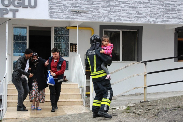 Iraklı Ailenin Evinde Yangın Çıktı: 7 Kişi Hastanelik Oldu