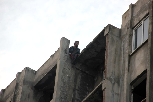 Adliye Karşısında 8. Katta İntihar Girişimi