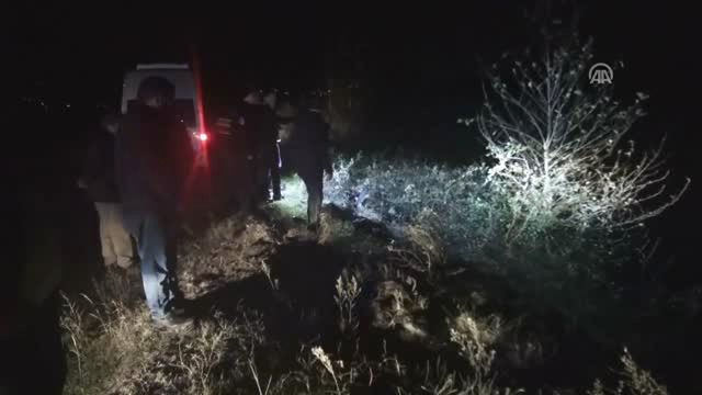 Otomobil Irmağa Uçtu: 2 Yaralı