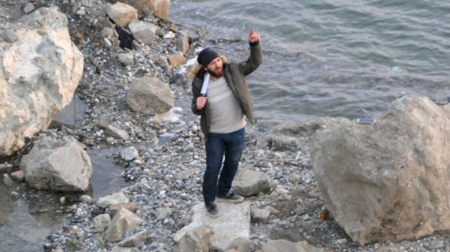 Tehdit Edildim’ Diyerek Bıçağı Boğazına Dayadı