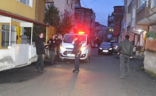 Konuşmaya Çağırdığı Şahsı Bacaklarından Vurdu