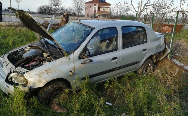 Otomobil Yoldan Çıkarak Takla Attı: 3 Yaralı