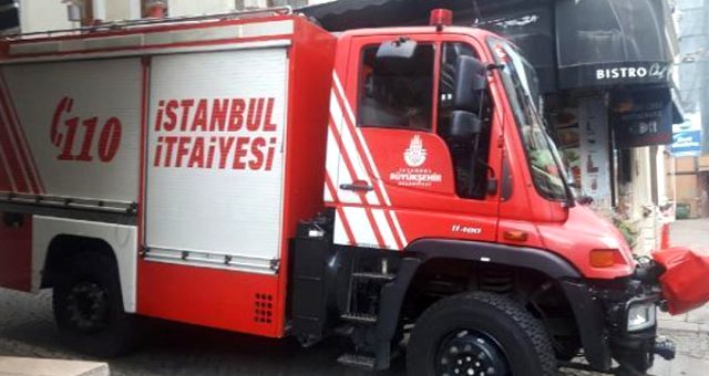 Eminönü’nde 4 katlı otelde çıkan yangın paniğe neden oldu: 2 yaralı