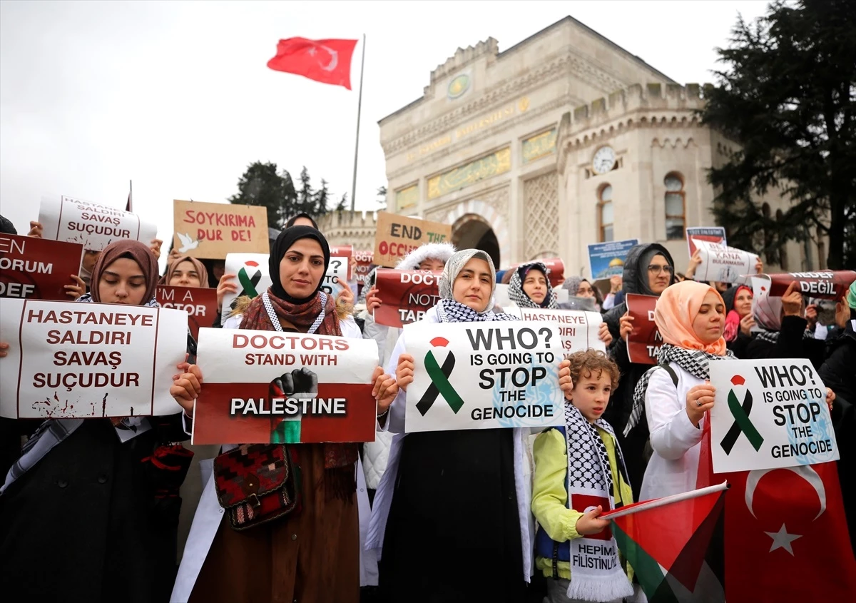 İstanbul’da Hekimler İsrail’in Gazze’ye Akınlarını Protesto Etti