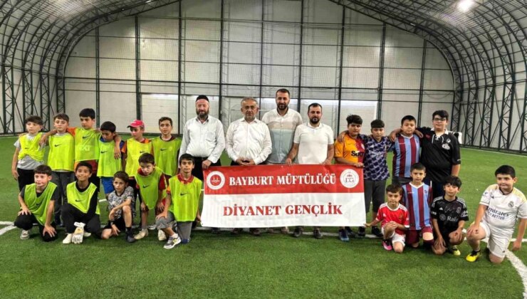 Bayburt’ta Yaz Kur’an Kursları Ortası Futbol Turnuvası Başladı