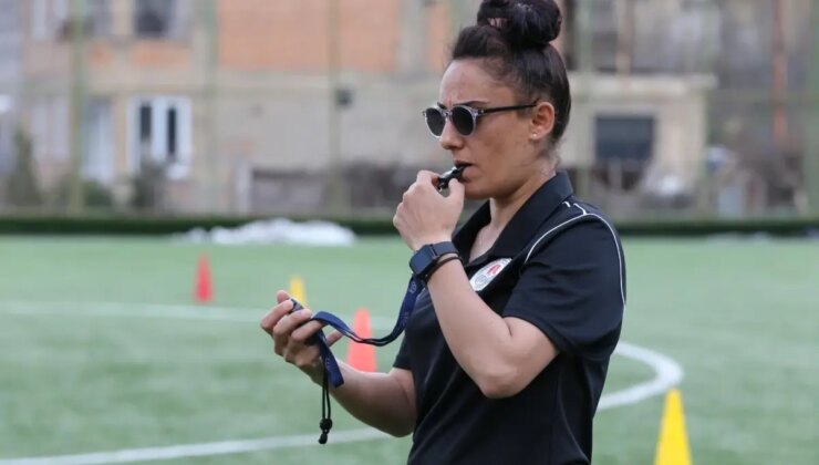 Hakkarigücü Spor Kadın Futbol Takımı Başkanı ve Teknik Direktörü ‘Kristal Ayaklar’ mükafatına layık görüldü