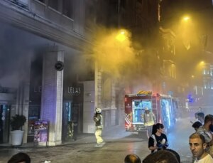 İstanbul’da 9 katlı otelde yangın çıktı, vatandaşlar tahliye edildi