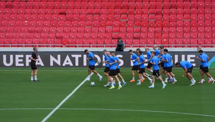 İzlanda, A Ulusal Futbol Kadrosu ile müsabaka için hazır