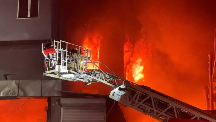 İstanbul’da fabrika yangınına gruplar müdahale ediyor